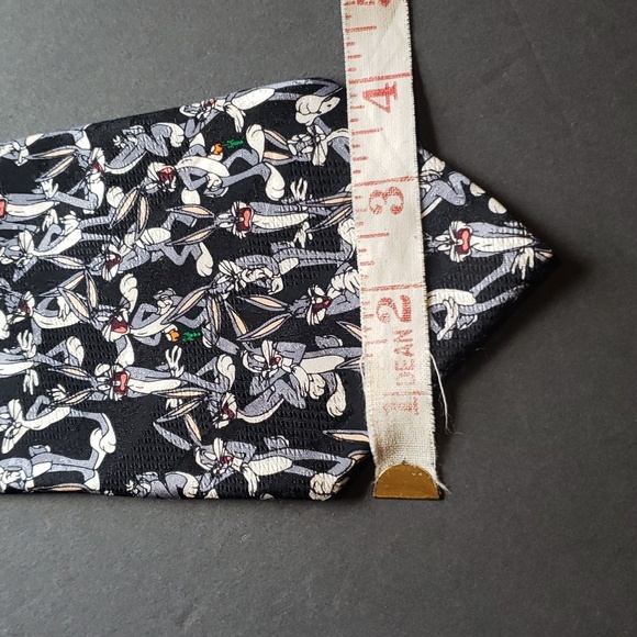 Bugs Bunny Looney Tunes 100% Silk Tie - Picture 6 of 8